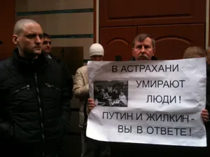 Quatrième semaine de lutte citoyenne: vingt personnes en grève de la faim exigent l’annulation du résultat de l’élection du maire d’Astrakhan