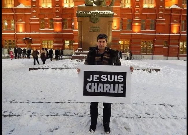 Déjà 42.000 signatures ! Signez la pétition #JeSuisCharlie : Non aux condamnations de deux militants russes !