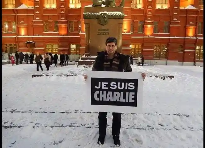 Déjà 42.000 signatures ! Signez la pétition #JeSuisCharlie : Non aux condamnations de deux militants russes !