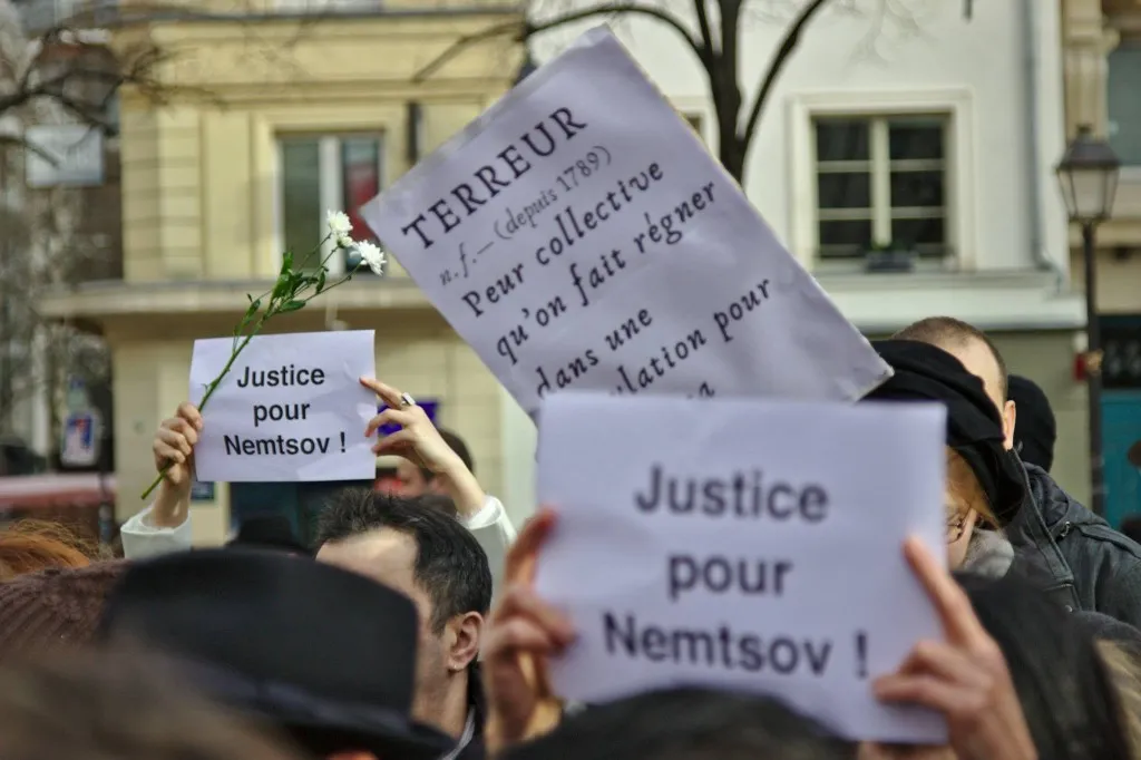 Paris : Rassemblement en mémoire de Boris Nemtsov et de toutes les victimes d’assassinats politiques en Russie