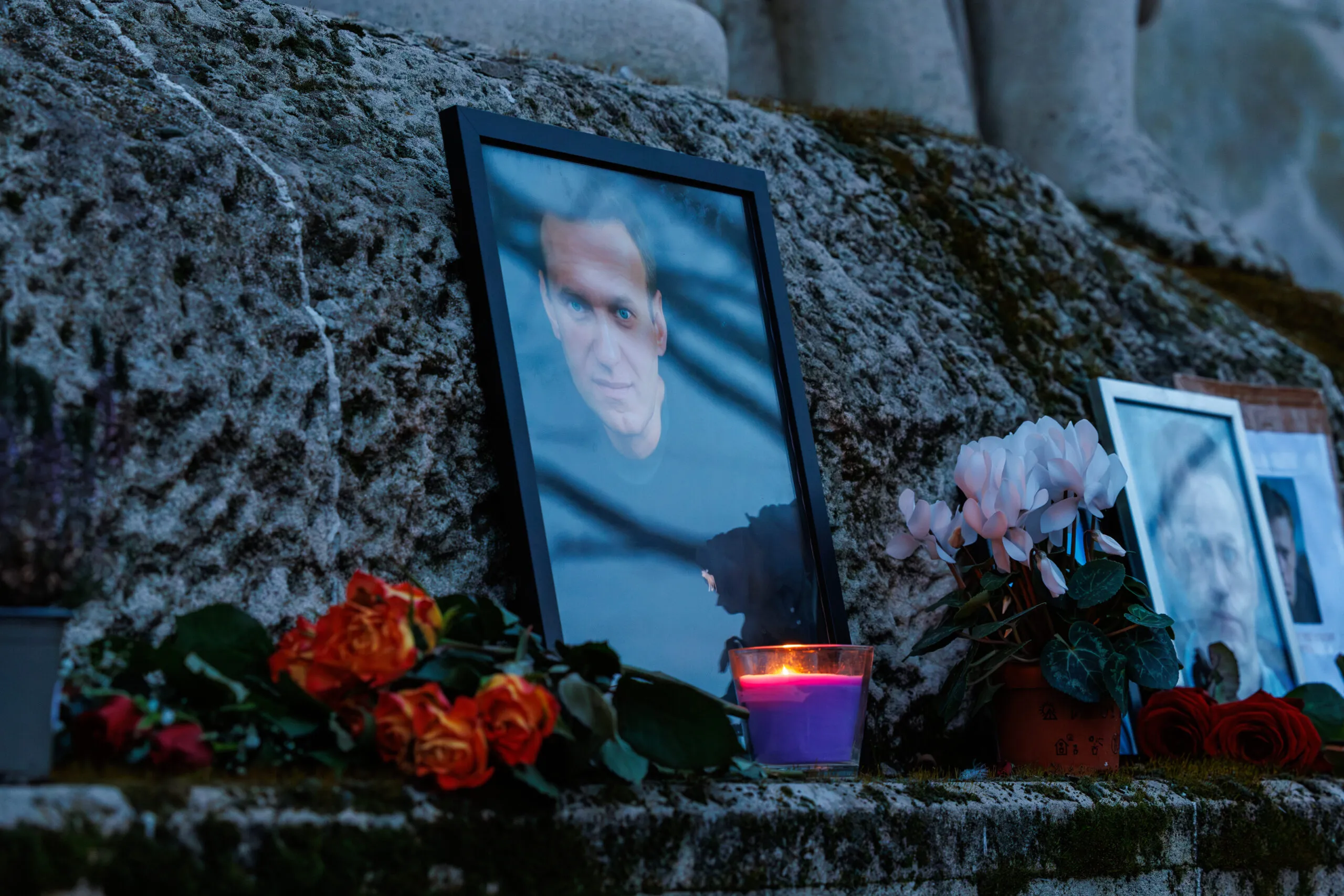 Rassemblement en mémoire à Alexeï Navalny, 16 février 2025, Paris, place du Trocadéro.