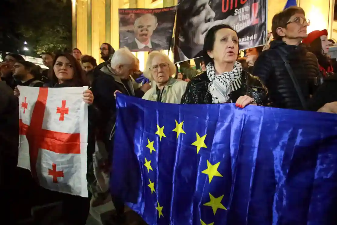 Le Monde: « Pour devenir le nouveau leader du monde libre, l’Europe doit agir avec courage et conviction »